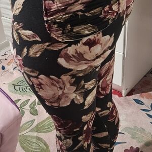 Cute Booty Lounge Floral Black Leggings